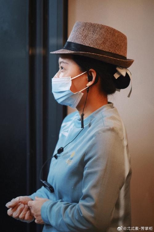光影之間，真誠(chéng)至上——弌弍素與小雨掌柜的溫暖敘事